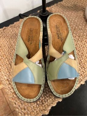 Naot Leather Slip On Sandals Light Blue Sage Tan Womens 38 Low Heel Base Summer